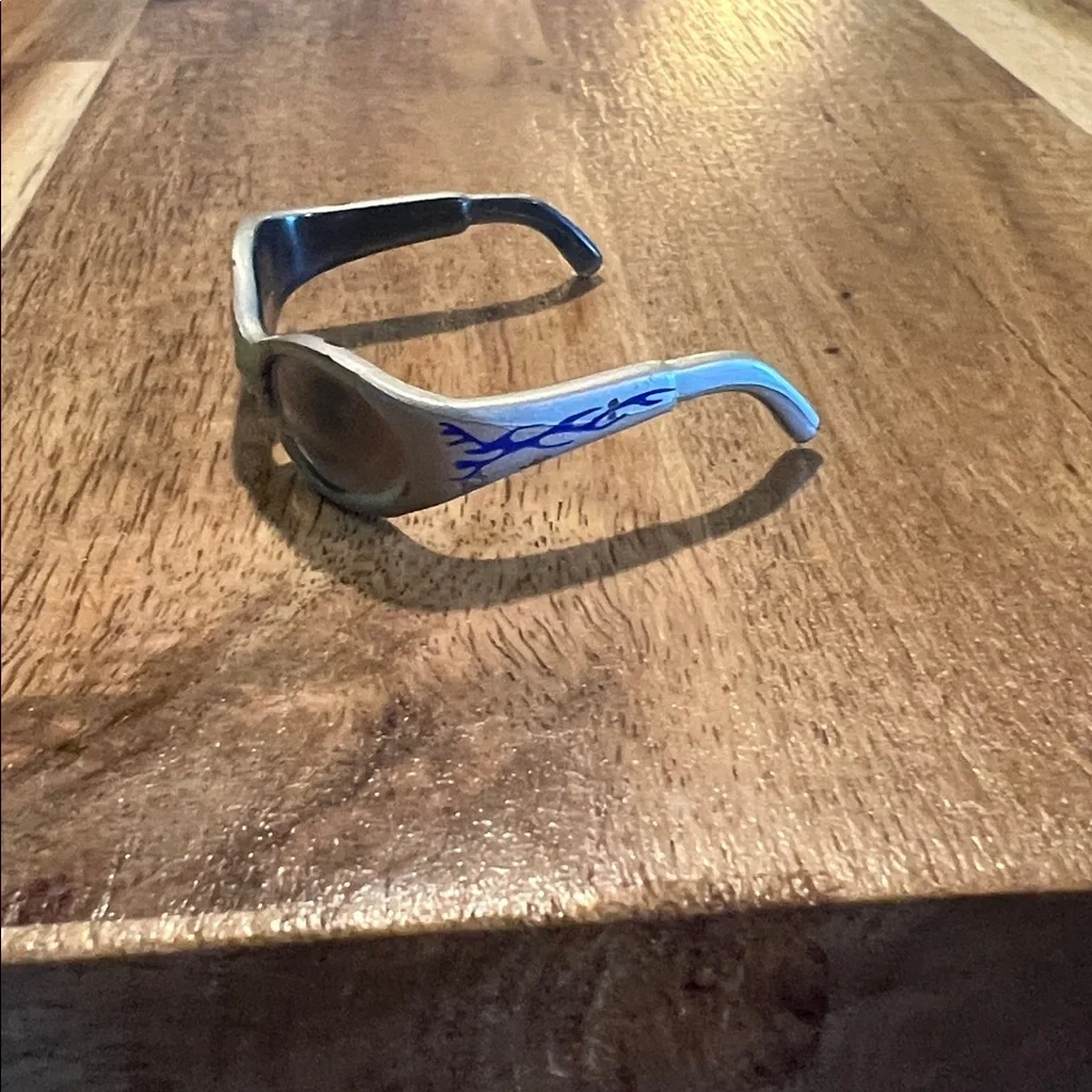 Vintage 1990s bratz sun glasses